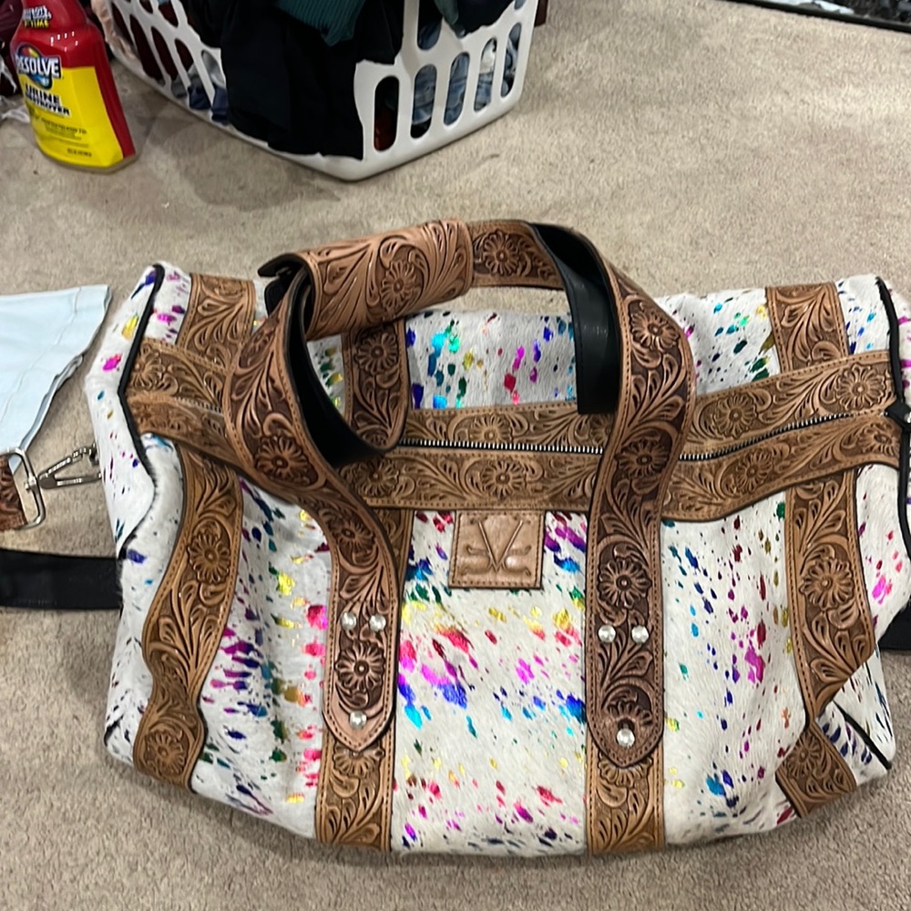 Travel set cowhide and tool details